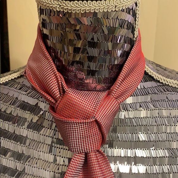 NWOT Brooks Bros Red Silk Woven Tie! - Picture 2 of 4